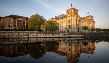 Baustelle schuld: Am Bundestag in Berlin riecht es nach faulen Eiern | Regional