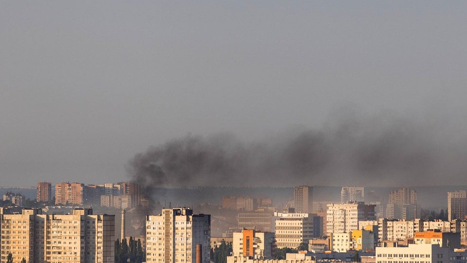 Ukraine-News: Russland greift wieder Charkiw an – Tote in Dnipro und in Russland