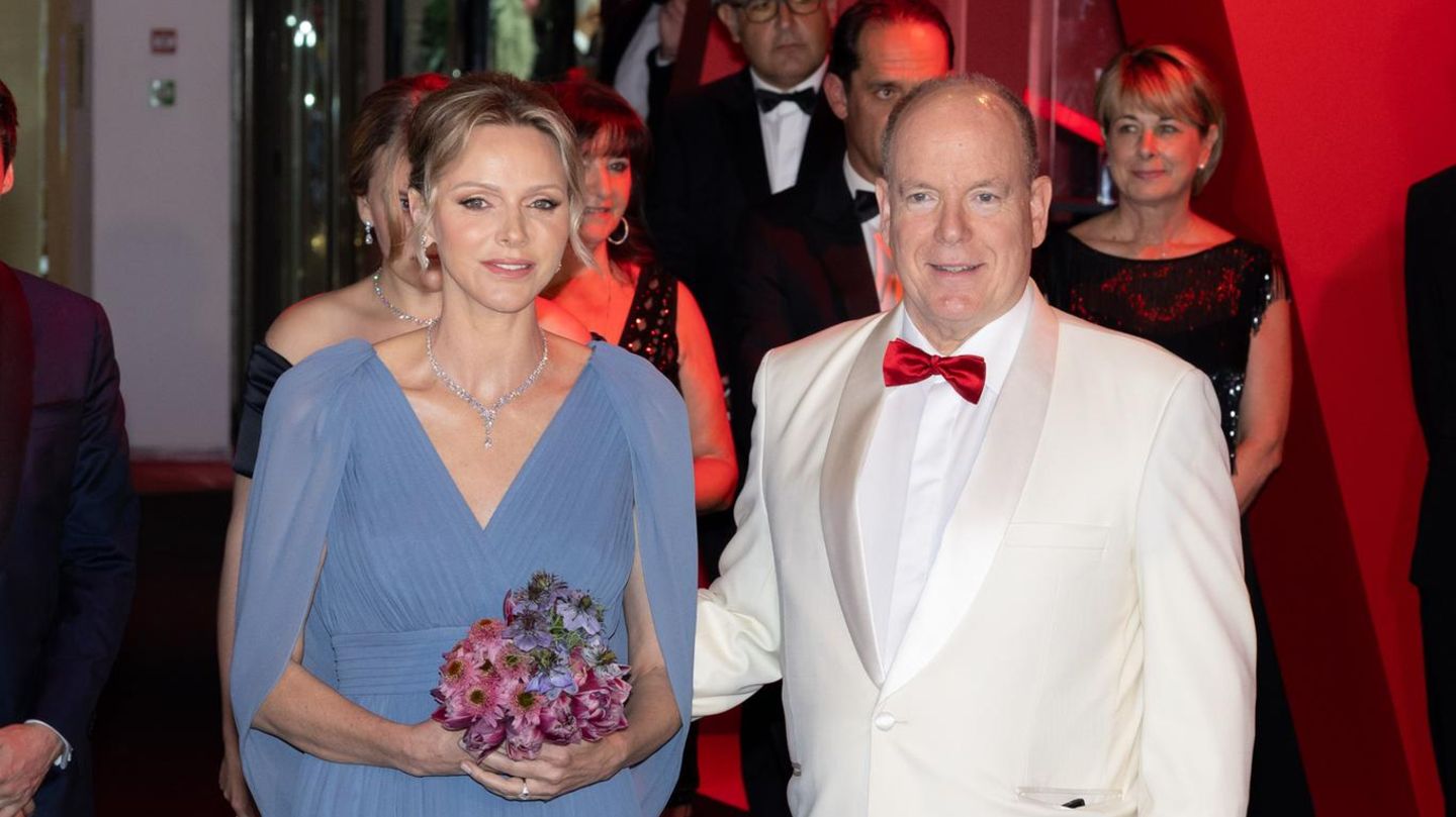 76. Rot-Kreuz-Ball in Monaco: Fürstin Charlène und ihre glamourösen Gäste