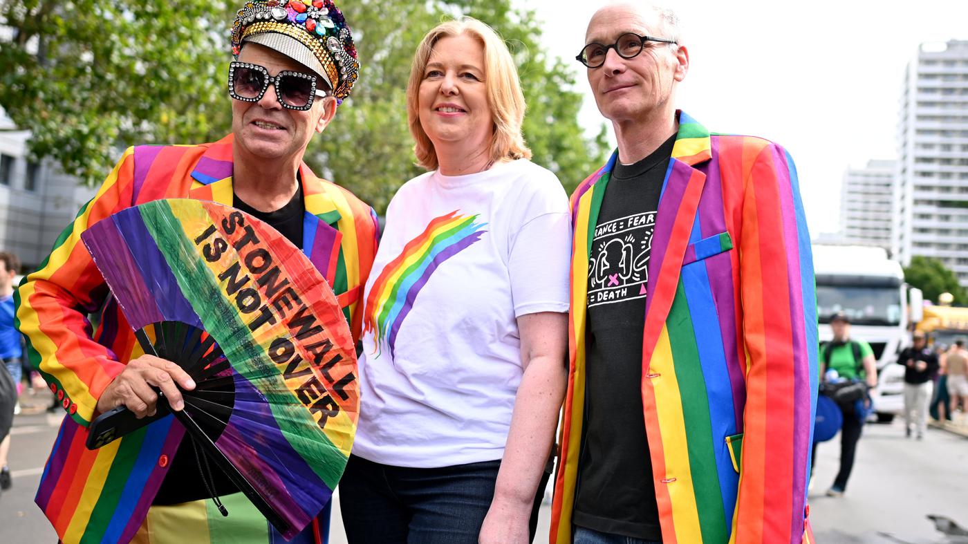 Mehrere Ministerien werden keine Regenbogenflagge hissen
