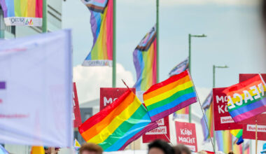 Nach CSD-Einladung für Merz: CSU kontert Kritik am Kanzler und wirft den Grünen queerfeindliche Migrationspolitik vor