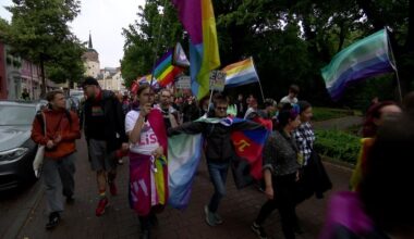 CSD in Köthen verläuft friedlich – Soziologe: Unterschied zwischen Stadt und Land bei Toleranz