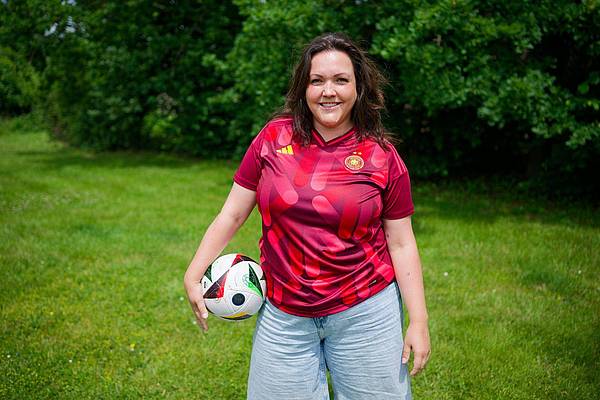 Köln/Nauen | Schauspielerin Schalow: Männerfußball ist «manchmal Theater»