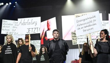 Berlin | Glitzer und Grauen: Eine Modeschau zu DDR-Zwangsadoptionen