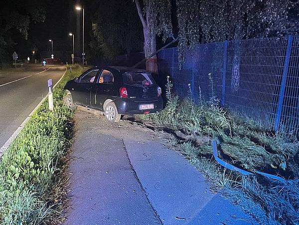Totalschaden: Verkehrsinsel übersehen | Radio Bielefeld