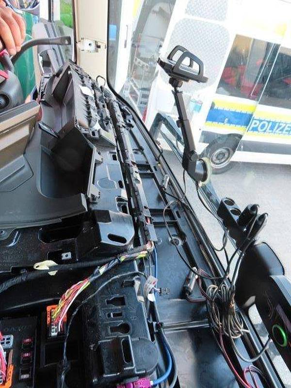 Durch manipuliertes Kontrollgerät fallen Lkw-Assistenzsysteme aus - 30.000 Euro Bußgeld