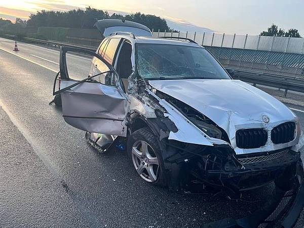 Zeugen nach Unfall mit schwerverletzter Beifahrerin auf der A 2 gesucht