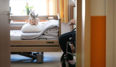 Berlin | Pflege im Heim noch teurer - Druck für Entlastung