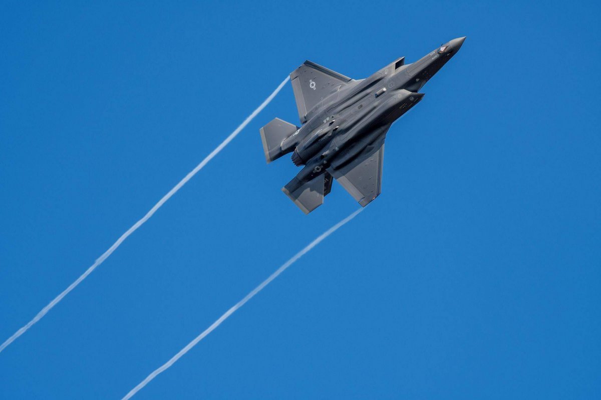 Berlin | Umbau für neue Atom-Jets wird 800 Millionen Euro teurer