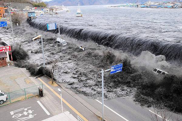 Berlin | Was ist eigentlich ein Tsunami?