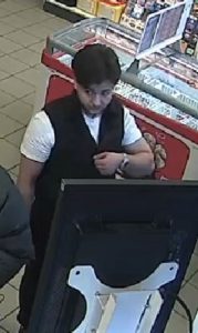Neuer Fahndungsaufruf der Polizei nach Diebstahl in Tankstelle in Angersdorf – Du bist Halle