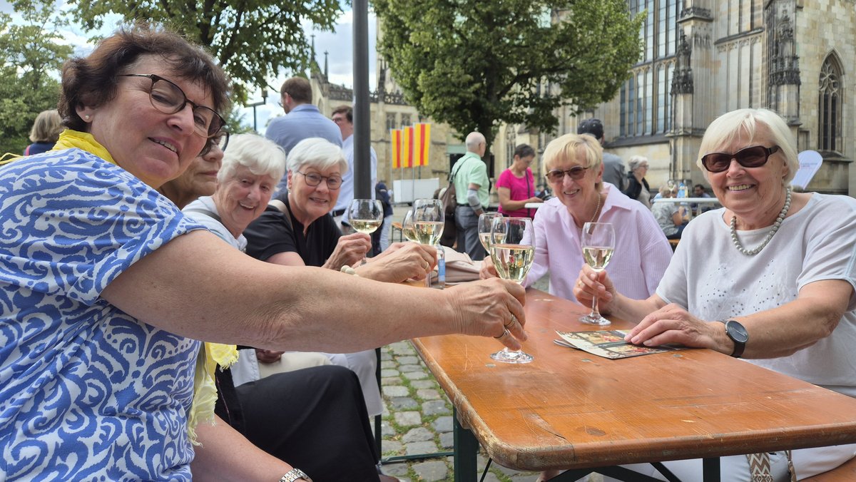 und-Leben.de - Gottesdienst, Gold und Gespräche: Die Menschen feiern Münsters Dom