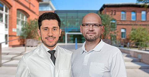 Zum ersten August 2025 geht der Staffelstab der Klinikleitung von Dr. Ahmed Medra (l.) an den neuen Chefarzt der Klinik für Augenheilkunde Dr. Alexander Schilimow (r.).