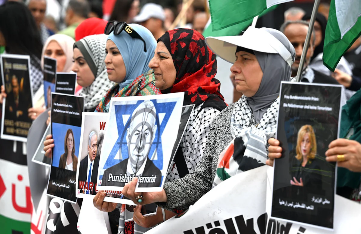 Nahost-Konflikt - Propalästinensische Demo in Berlin - 18 Festnahmen - Politik