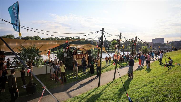 Breminale startet – Musik, Yoga und Riesenrad am Deich