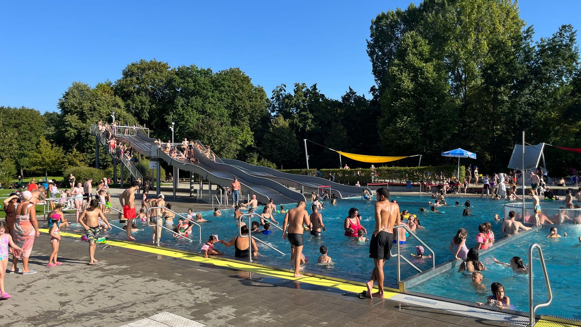 Das Nichtschwimmerbecken im Nürnberger Westbad: Mit bis zu 8000 Besuchern pro Tag rechnen die Betreiber am Wochenende.