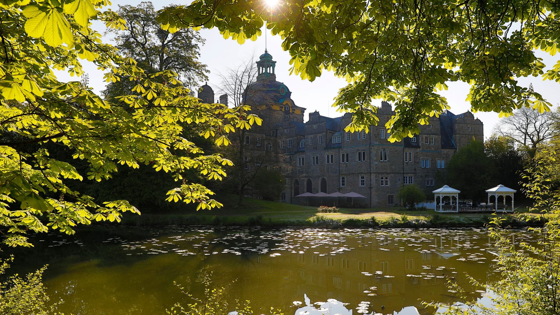 Das Schlosstor in Bückeburg (Archivfoto): Die Stadt gilt als besonders fotogen.