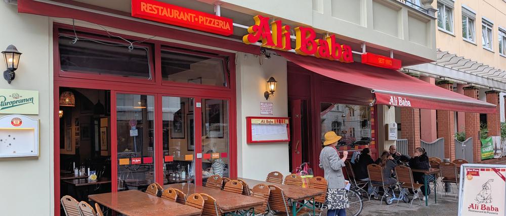 Das vor allem für seine Mini-Pizza bekannte Restaurant Ali Baba an der Charlottenburger Bleibtreustraße hat nach einjähriger Schließung wiedereröffnet.