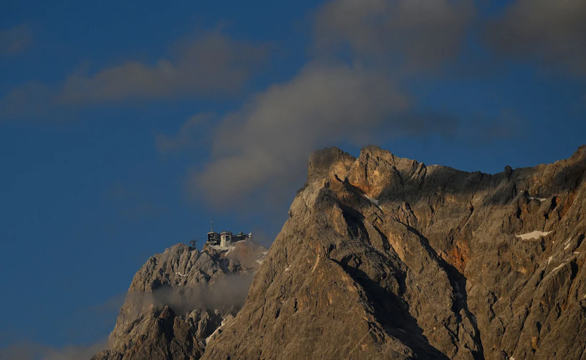 Auf der Zugspitze - Migrationstreffen: Warum Dobrindt auf die Zugspitze einlädt - Bayern