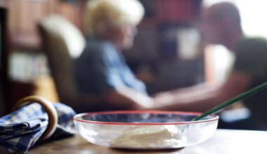 Wie Demenzkranke Essen besser annehmen