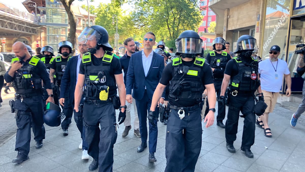 Berlin: „Nazis raus“ – Wütender Protest gegen AfD-Politiker im Görlitzer Park