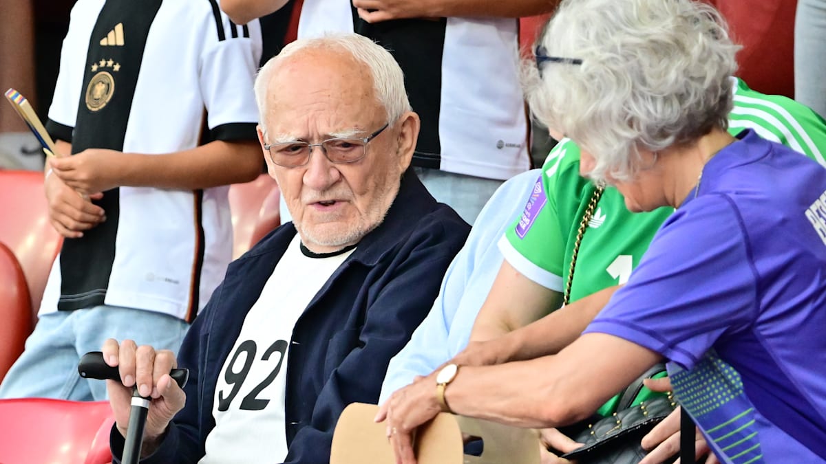 Deutschland EM-Halbfinale gegen Spanien: Ann-Katrin Bergers Opa mit 92 Jahren im Stadion