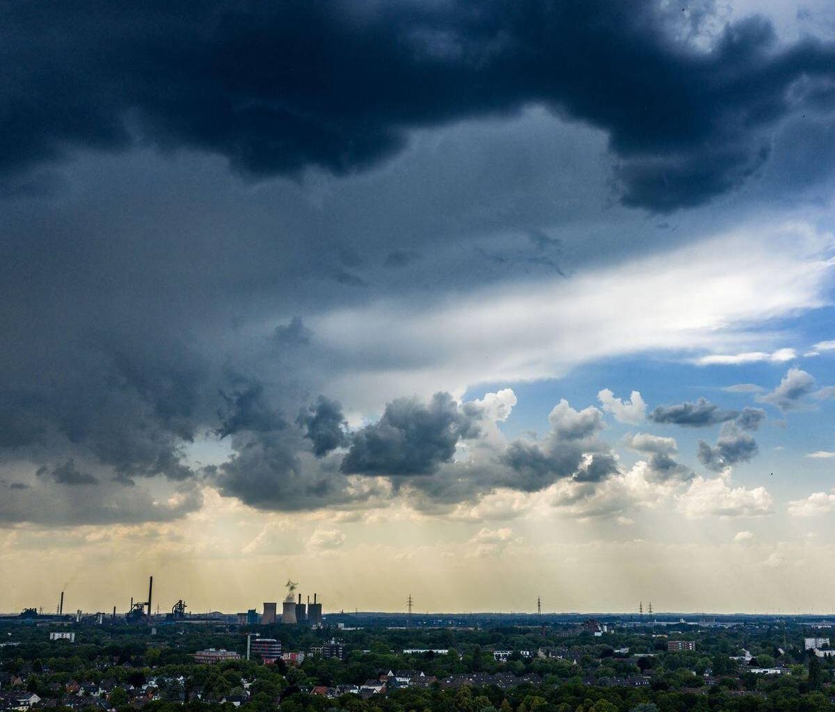 Unwetter beenden Hitzewelle - Waldbrände und Windschäden