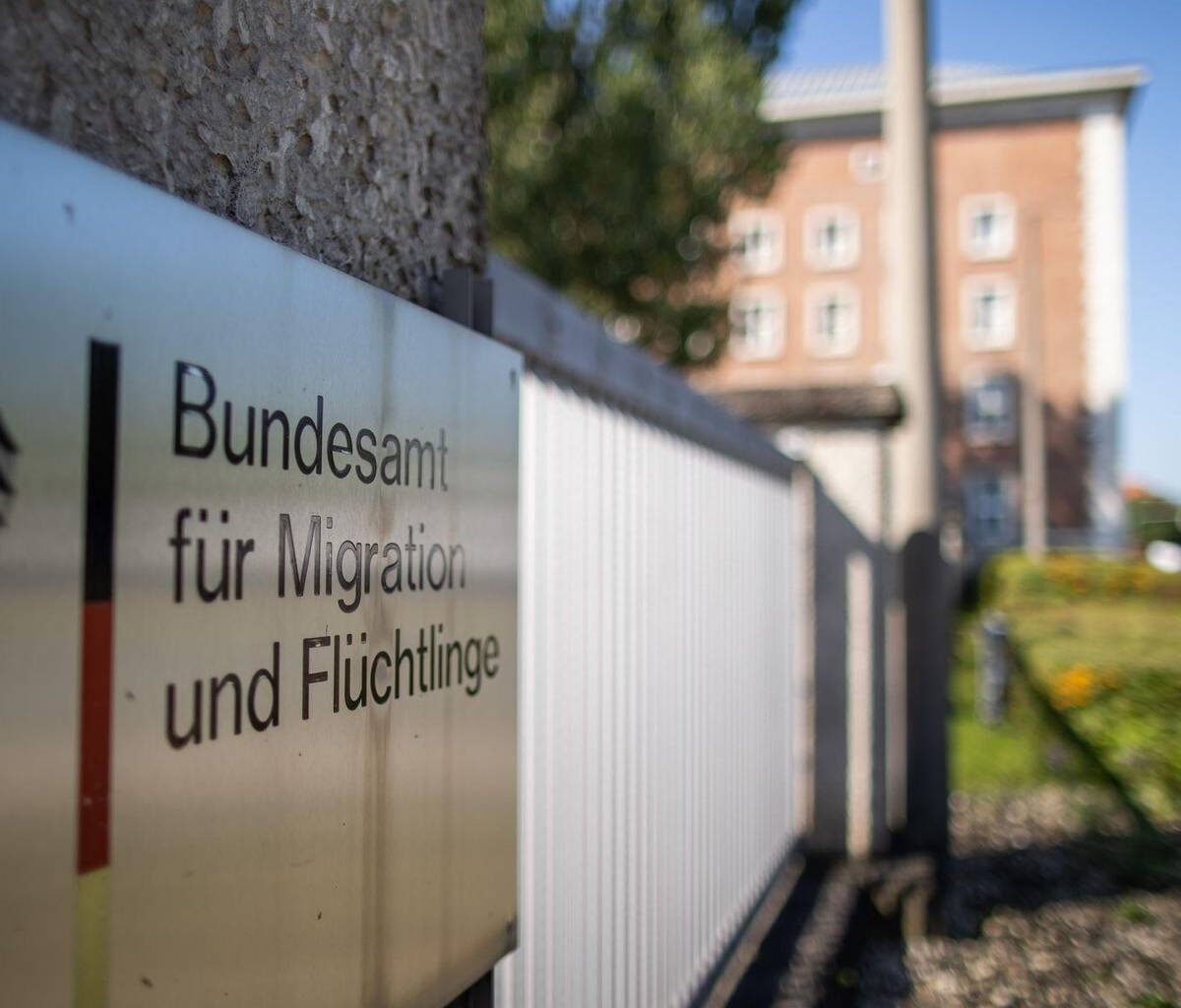 Keine Erkundungsreisen für Syrer - Bamf prüft Widerruf