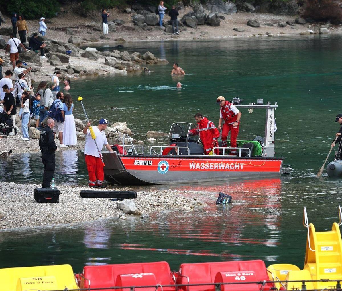 Nach Tretboot-Unglück: Vater und Sohn weiter vermisst