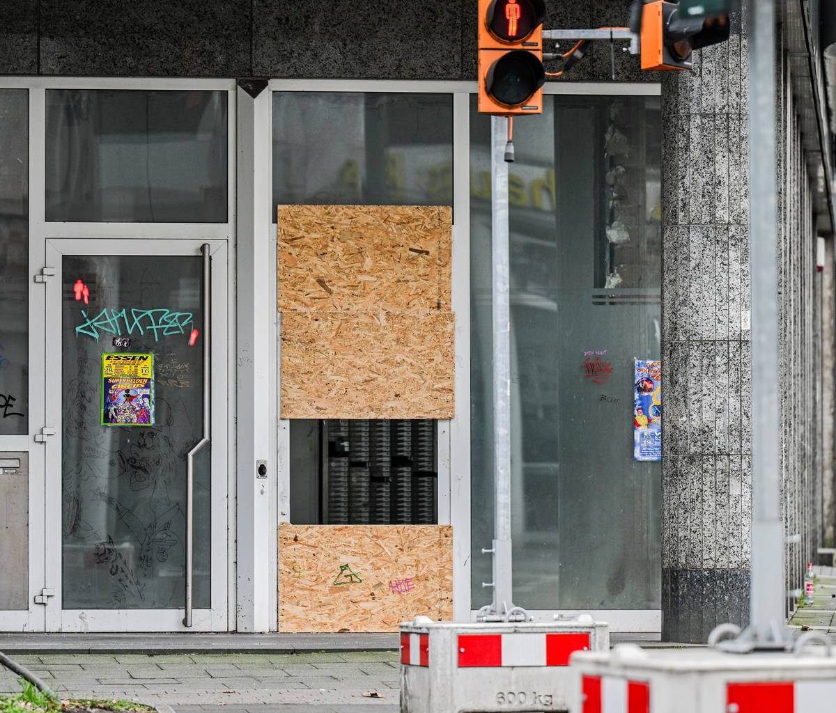Leerstehendes Gebäude in Essen soll nach Bränden zugemauert werden