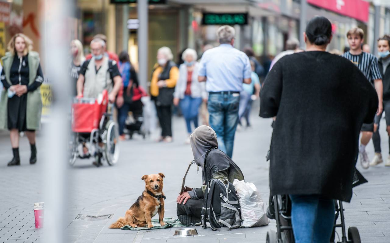 Ein Obdachloser in der Bochumer Innenstadt