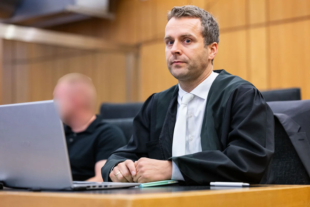 Prozess am Landgericht Münster - Nach 41 Messerstichen: Frau des Opfers sagt als Zeugin aus - Panorama