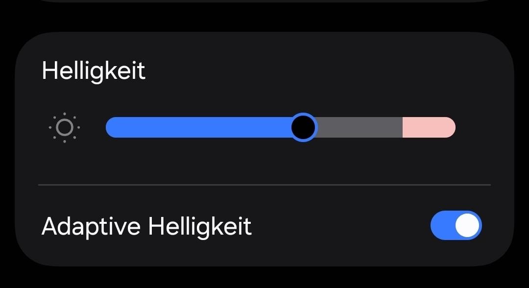 In den Samsung-Menüs können Nutzer unter anderem einfacher die adaptive Helligkeit einstellen.
