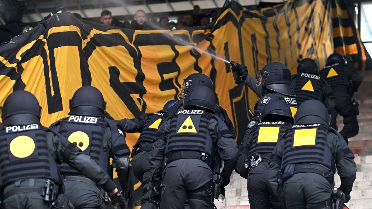 Hansa-Schläger überfallen Taxi mit Dresden-Fans