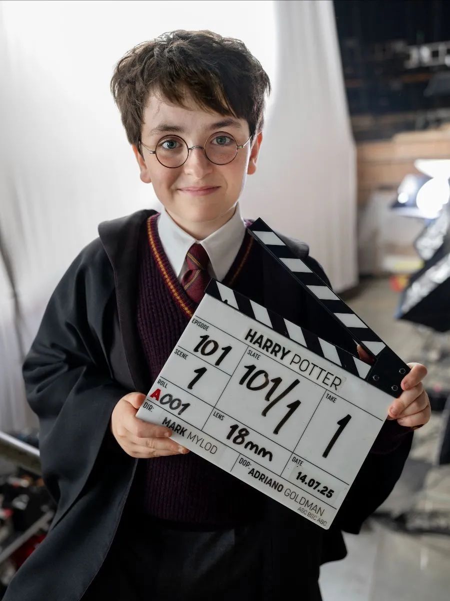 Dominic McLaughin als Harry Potter.