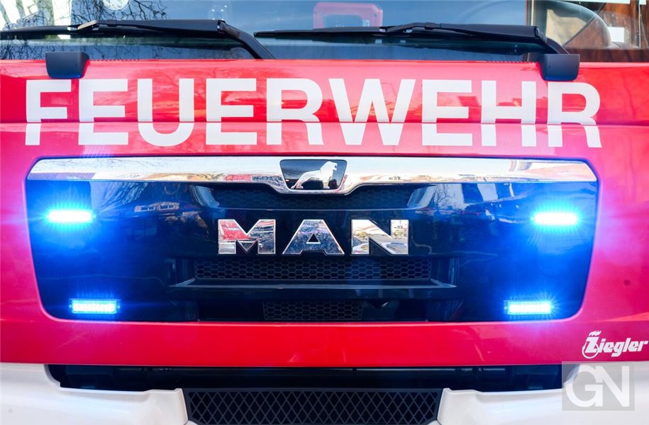 Ein Brand in einem Haus bei Delmenhorst bremst den Zugverkehr aus. (Symbolbild)  Foto: Julian Stratenschulte/dpa