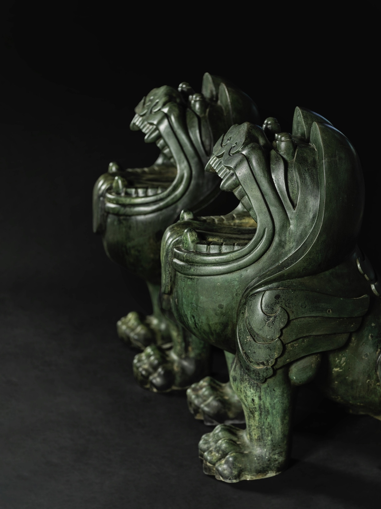 Ein Paar massiver Bixie-Fabeltiere aus der Qianlong-Zeit erzielte bei Bonhams Cornette de Saint Cyr 3,32 Millionen Euro.