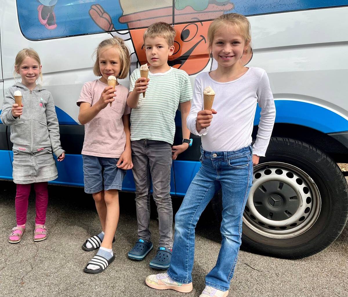 Eiswagen in Essen sorgt für glückliche Kinder