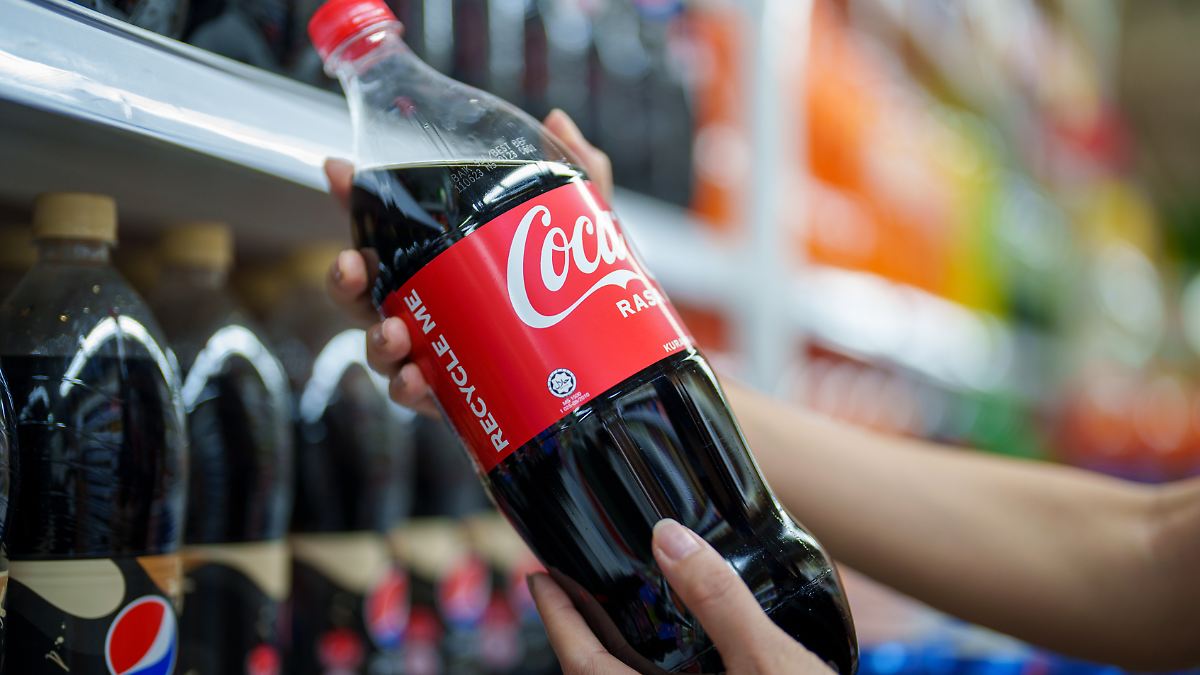 Ab April gibt es Coca-Cola in einer neuen PET-Flaschengröße zu kaufen.