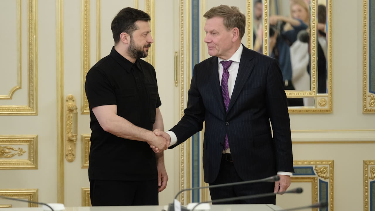 Außenminister Johann Wadephul schenkt Ukraine Brummis statt Raketen | Politik