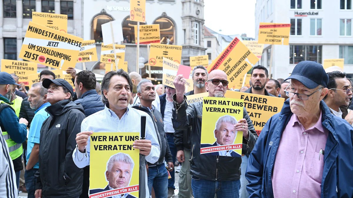 München: Taxi-Demo legt Verkehr in der Innenstadt lahm - München