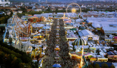 Oktoberfest 2025: Bierzelt auf der Wiesn nimmt kein Bargeld mehr | Regional