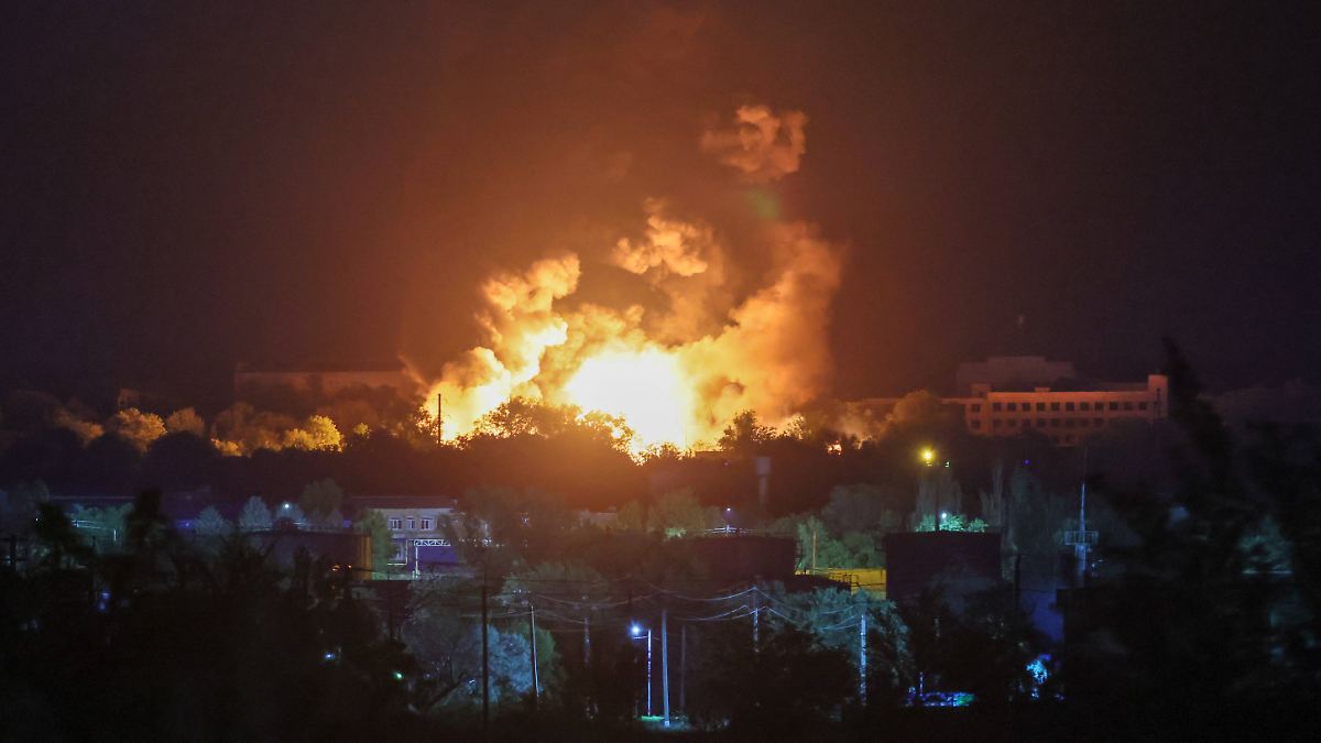 Explosionen in mehreren Städten: Schwere ukrainische Luftangriffe treffen russische Ziele