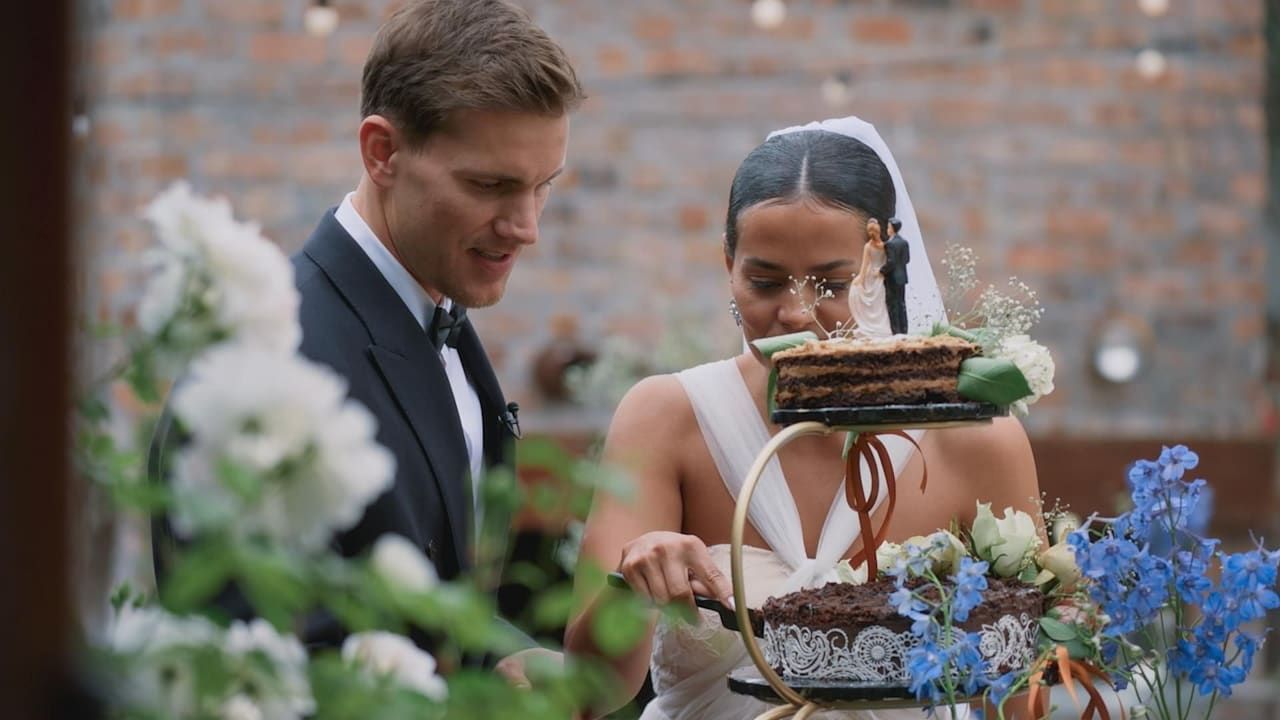 Bachelor Felix: Erster Kuss! Mit Viviane funkt es beim Hochzeits-Date | Unterhaltung