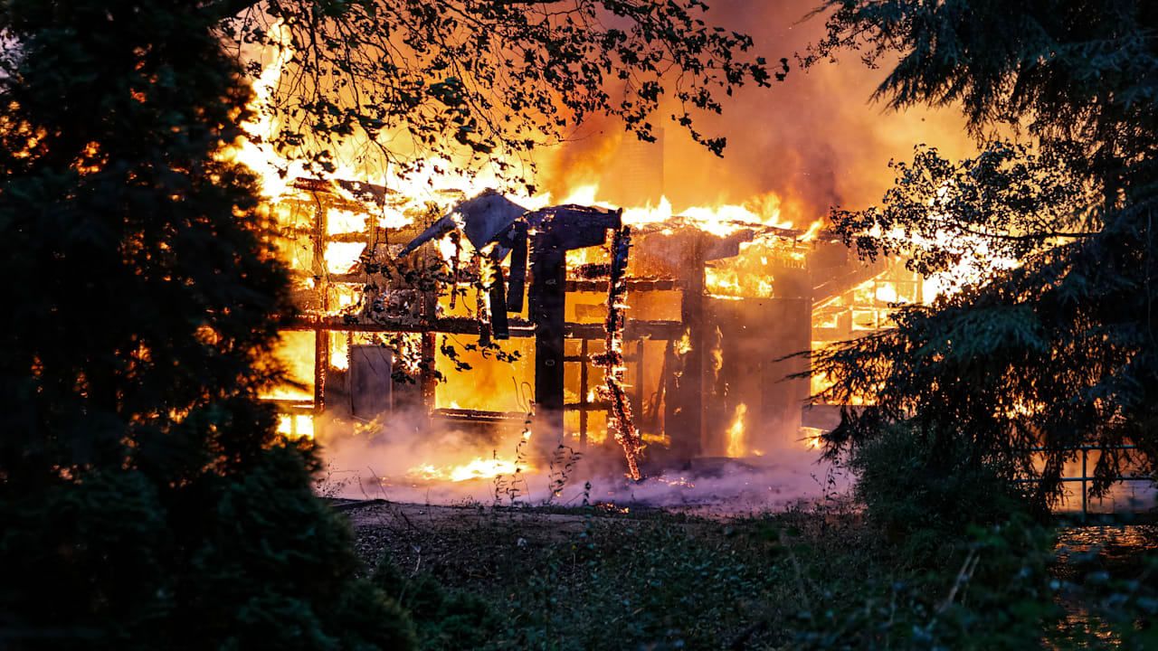 Brand in Märchenpark in Solingen: Feuer zerstört historische Anlage | Regional