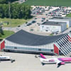 Verwirrende Szenen am Flughafen Memmingen: 19-Jähriger taucht mit riesigem Werkzeug auf