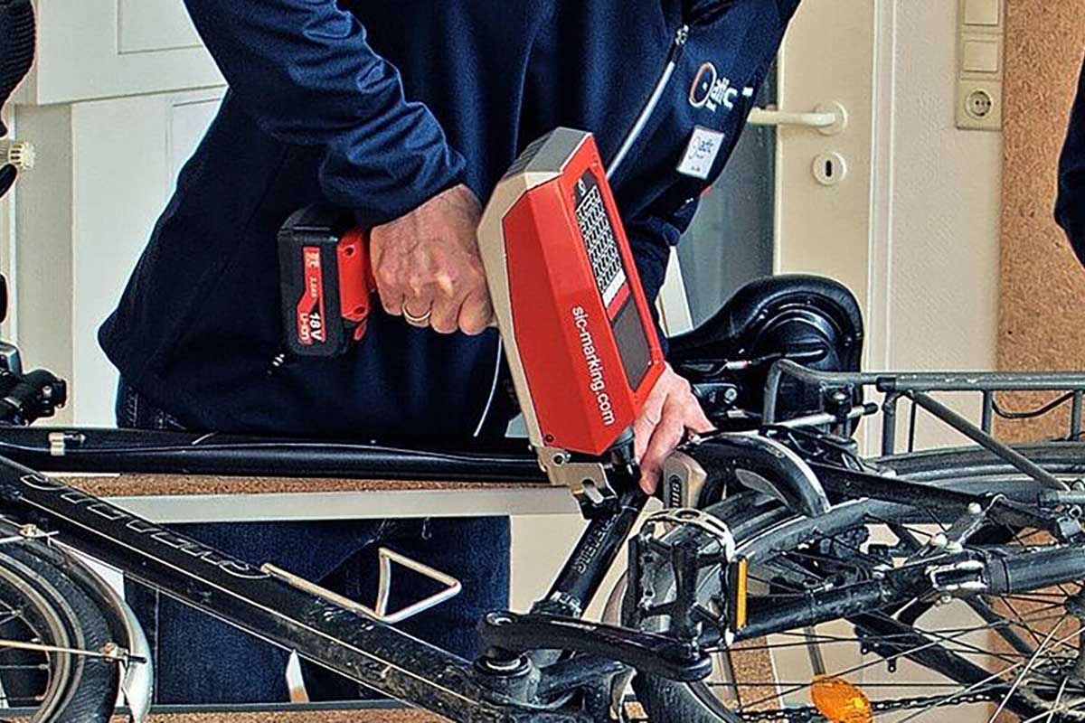 adfc Wuppertal bietet regelmäßige Codierung von Fahrrädern an - blickfeld