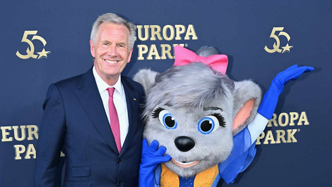 Christian Wulff: Gelöst und gutaussehend feiert er 50 Jahre Europa-Park Rust | Unterhaltung