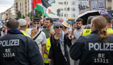Berlin: Polizei stoppt Demo und verhindert Angriffe auf Preisler | Regional