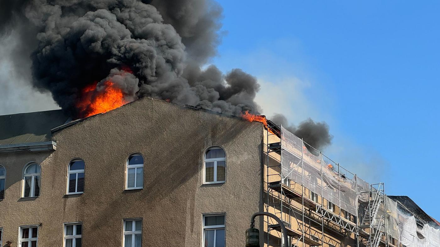 Haben Dachdecker-Arbeiten den Brand ausgelöst?